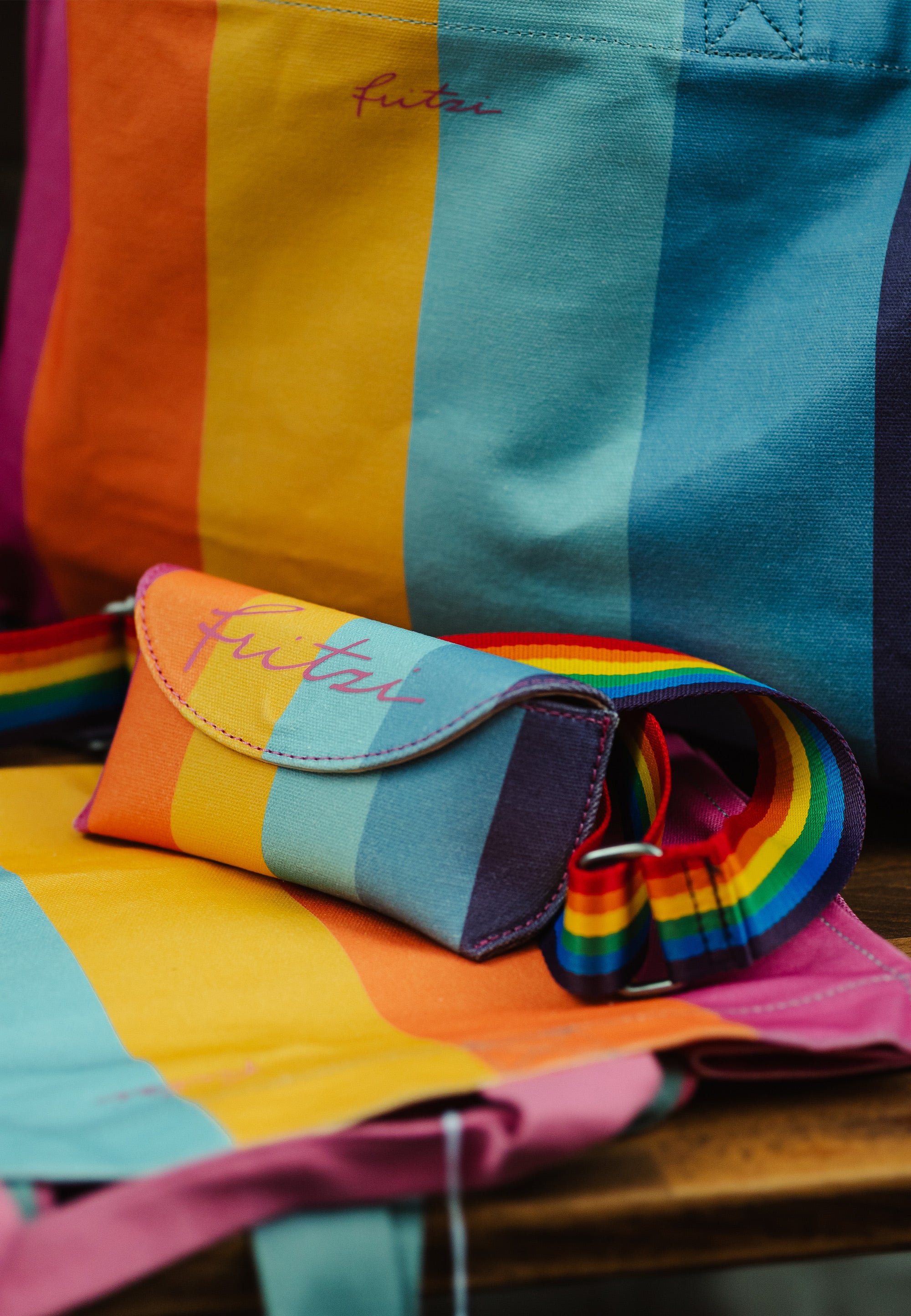fritzi-aus-preu-en-easy-schultergurt-limited-rainbow-vegan-verstellbar image 2