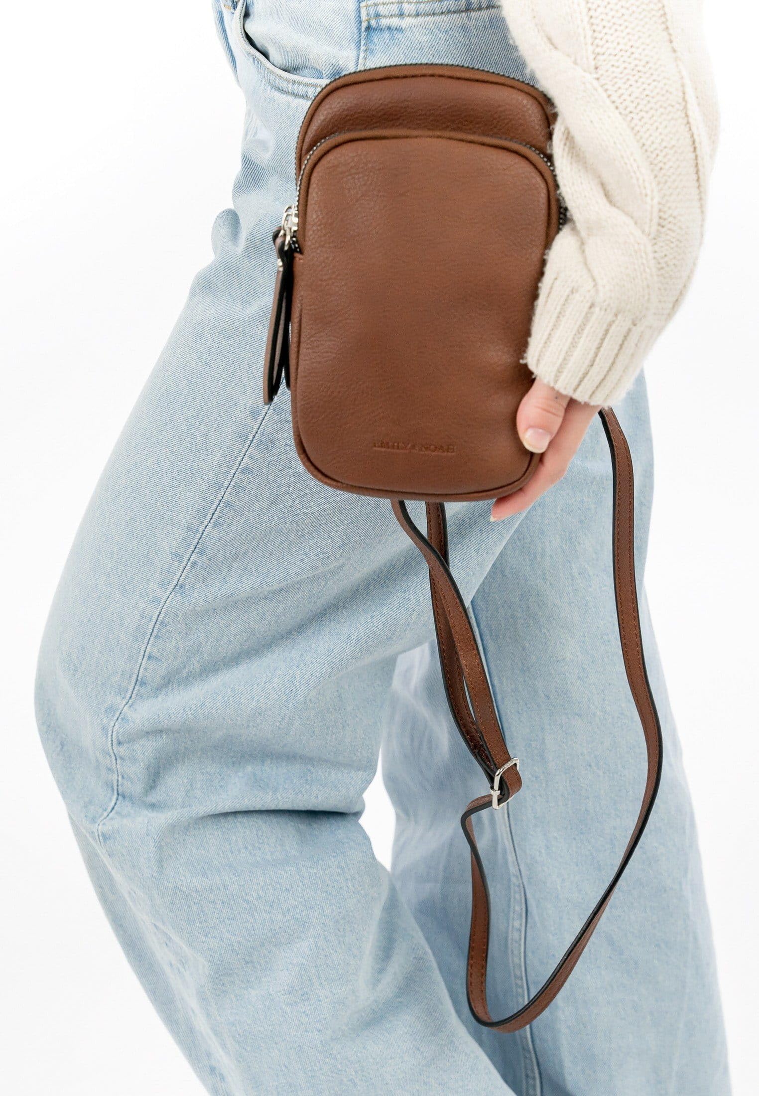 emily-noah-emma-62485-handyetui-cognac-crossbody image 4