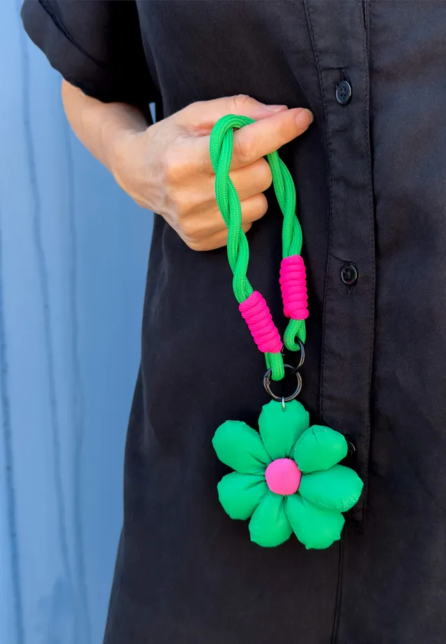 fritzi-aus-preu-en-loopie-taschenanh-nger-nylon-flower-vegan image 1