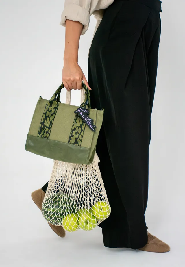 fritzi-aus-preu-en-izzy09-limited-happy-leo-umh-ngetasche-olive-leo-print image 1