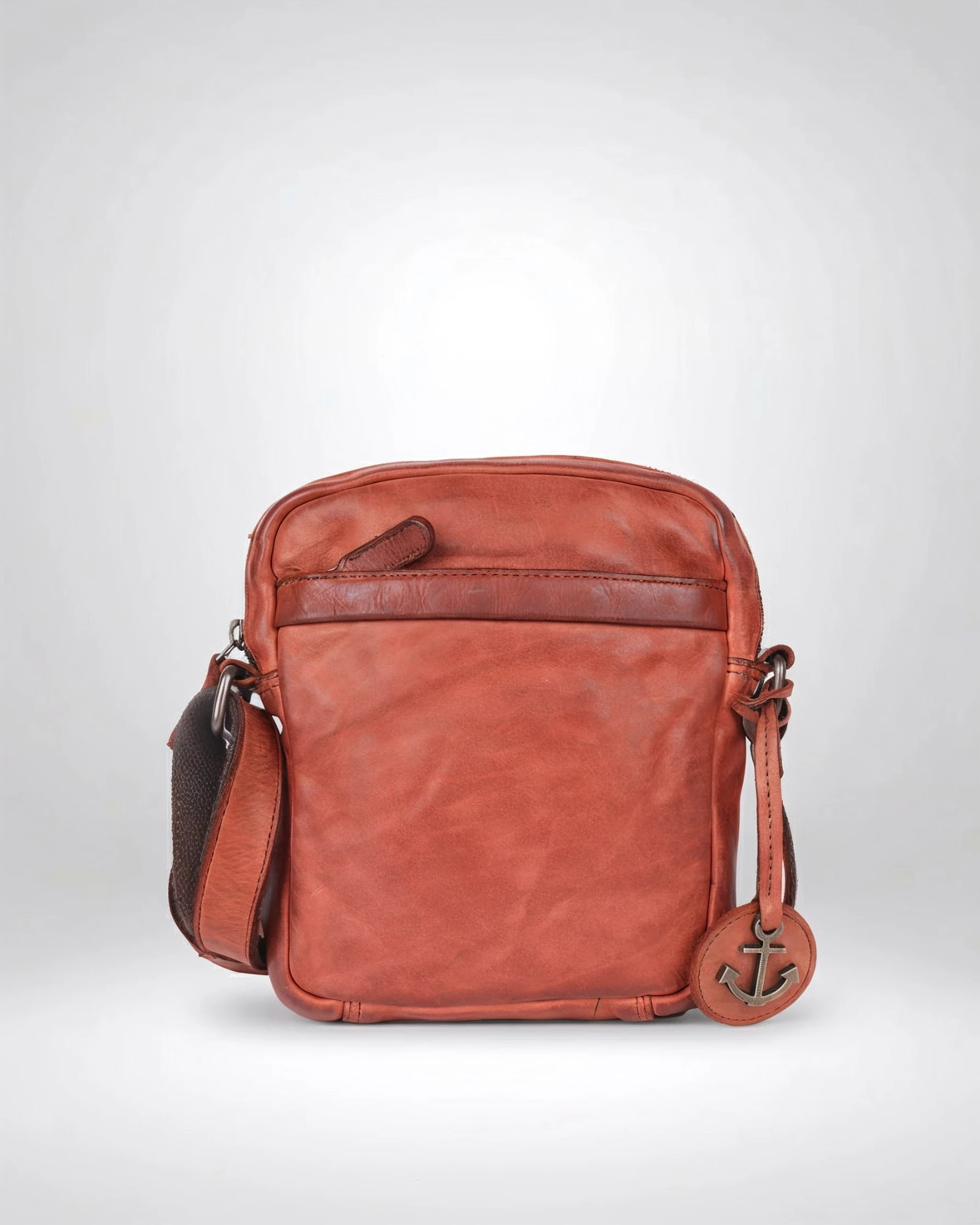 harbour-2nd-anchorlove-drew-bodybag-leder-cognac image 1