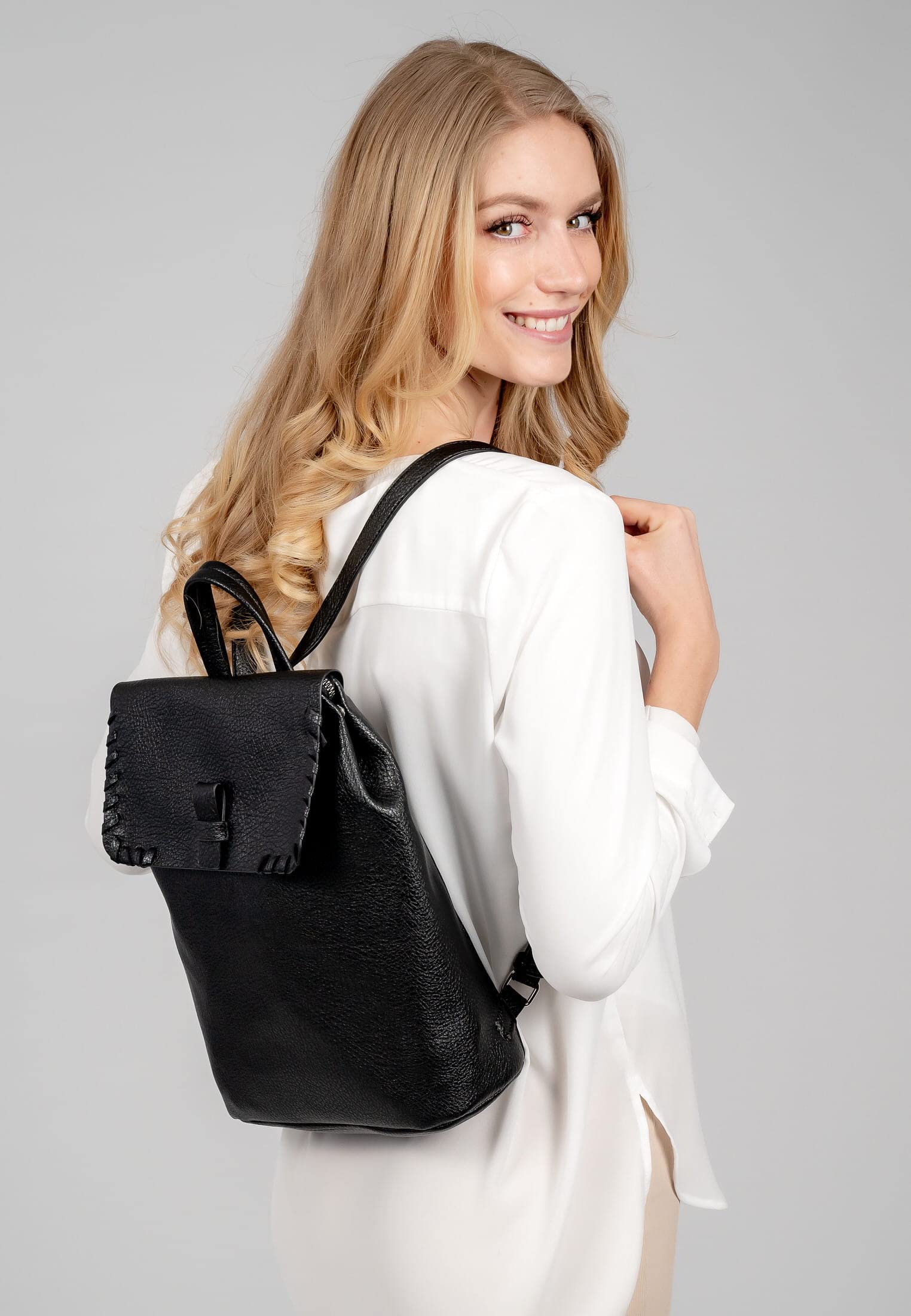 emily-noah-heidi-hedda-63255-rucksack-schwarz-laptopfach image 4