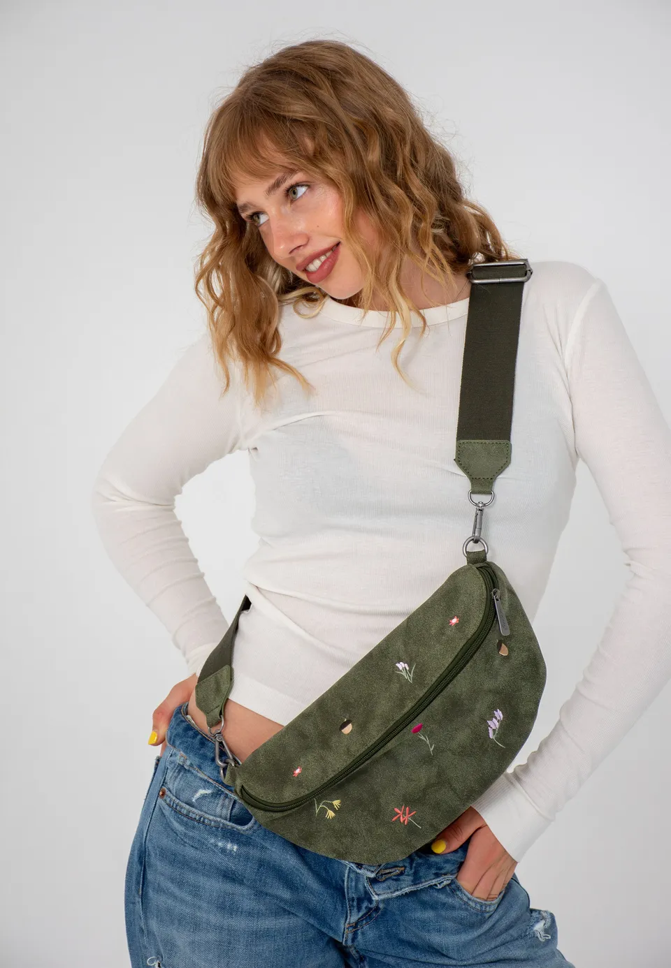 fritzi-aus-preu-en-bum-bag-medium-limited-embro-bloom-bauchtasche image 1