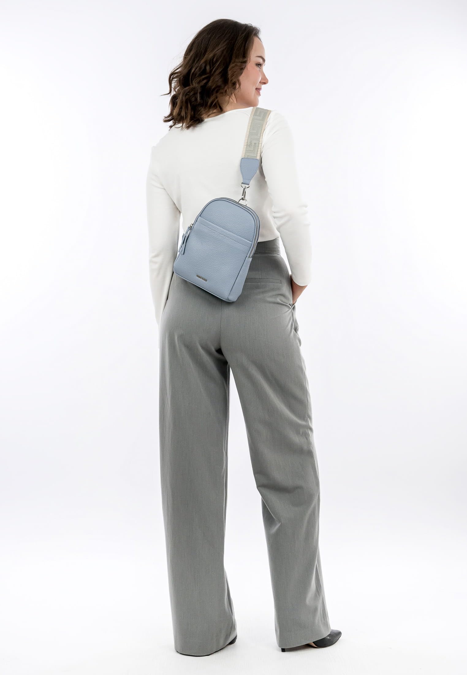 emily-noah-elena-64861-umh-ngetasche-uni-alltag image 2
