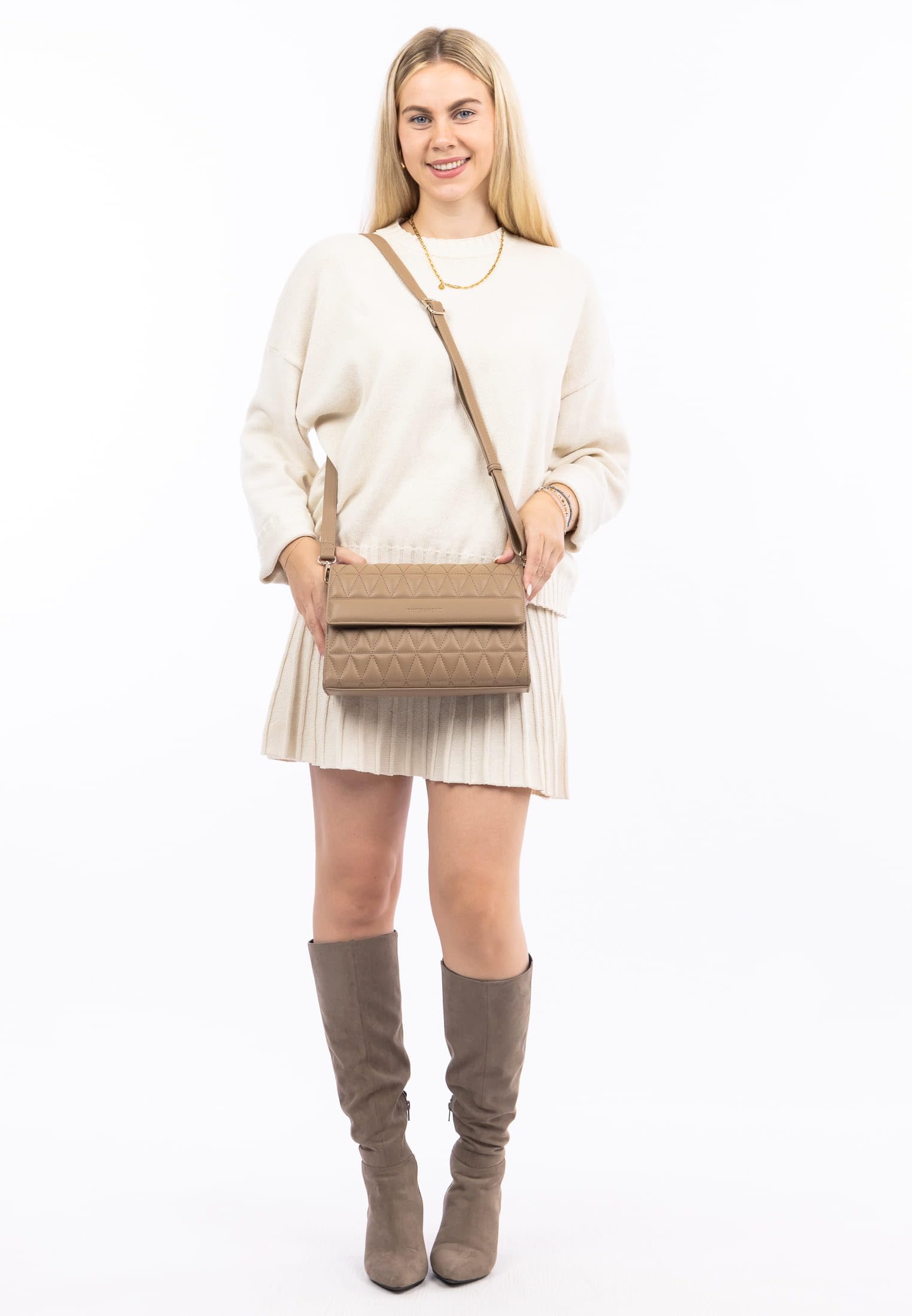 emily-noah-donatella-64811-umh-ngetasche-sand-vegan image 2