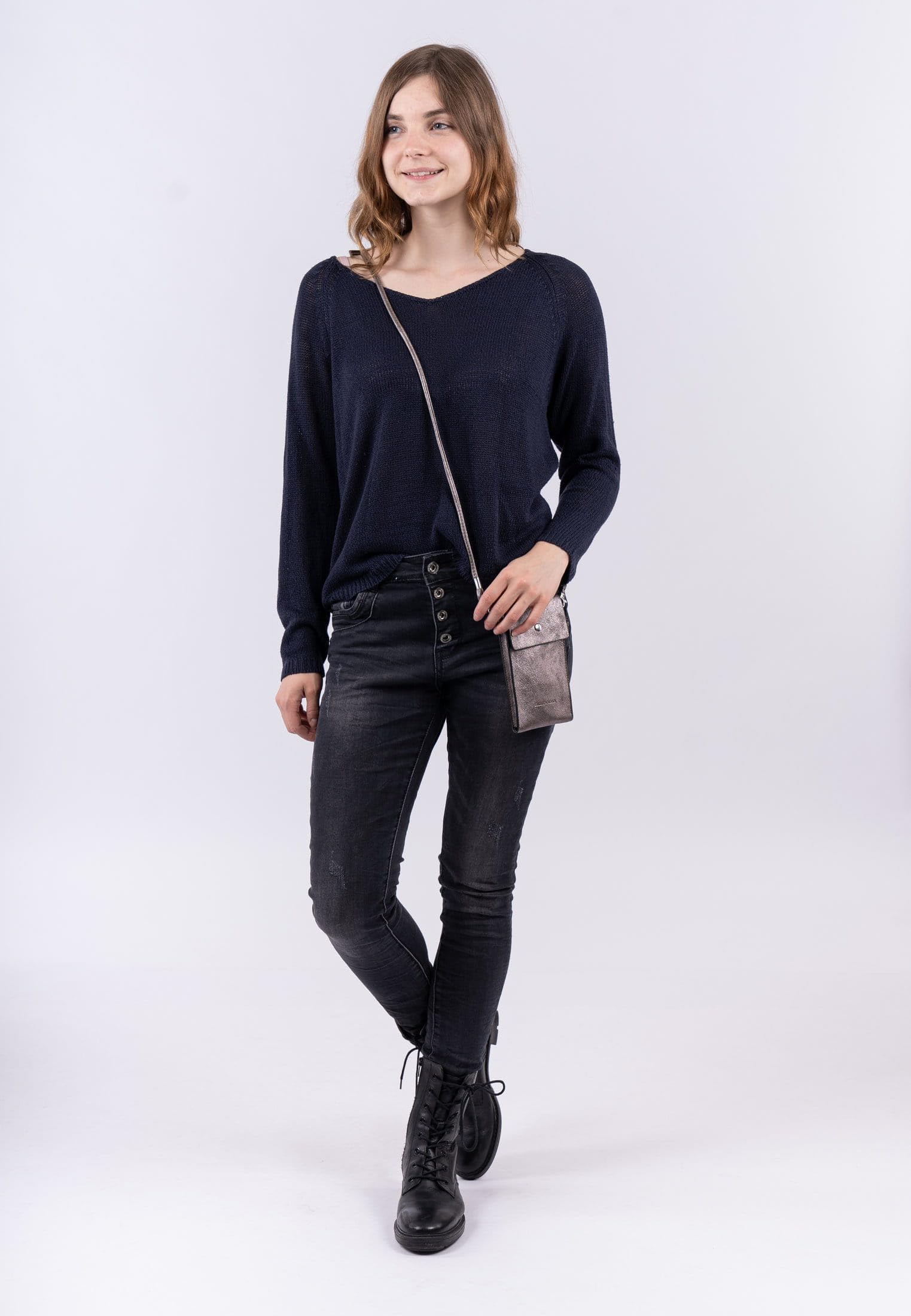 emily-noah-emma-62482-handyetui-darksilver-mit-riemen image 2