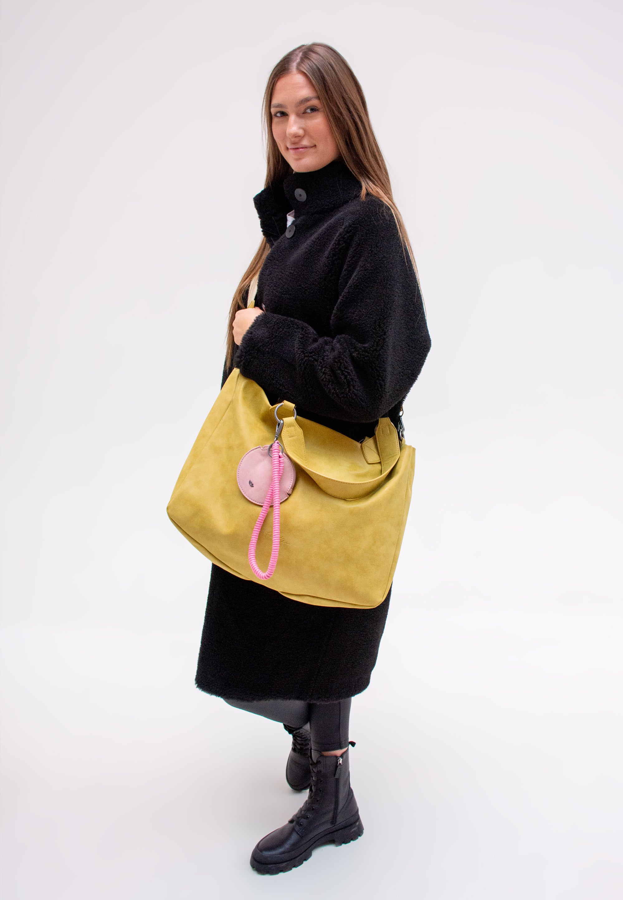 fritzi-aus-preu-en-izzy-vintage-shopper-light-curry-reiverschluss image 7