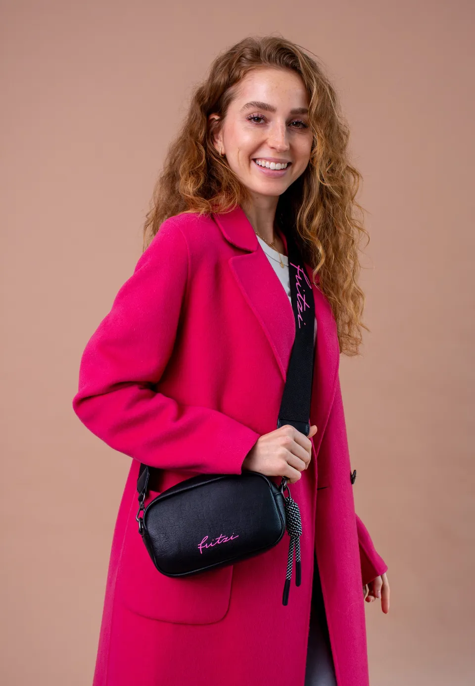 fritzi-aus-preu-en-lou-cross-umh-ngetasche-pure-black-vegan image 1