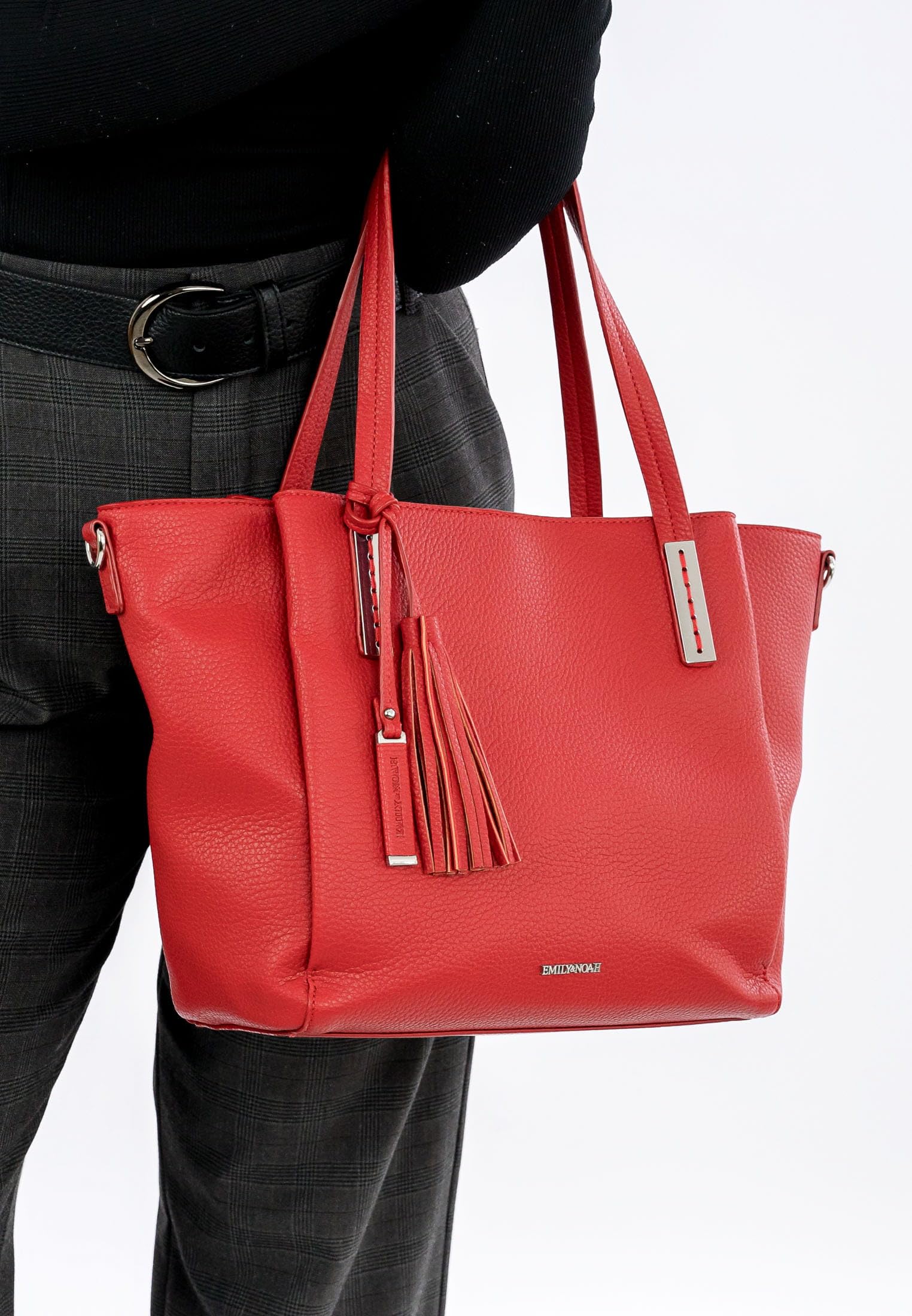 emily-noah-brooke-64550-shopper-red-uni image 4