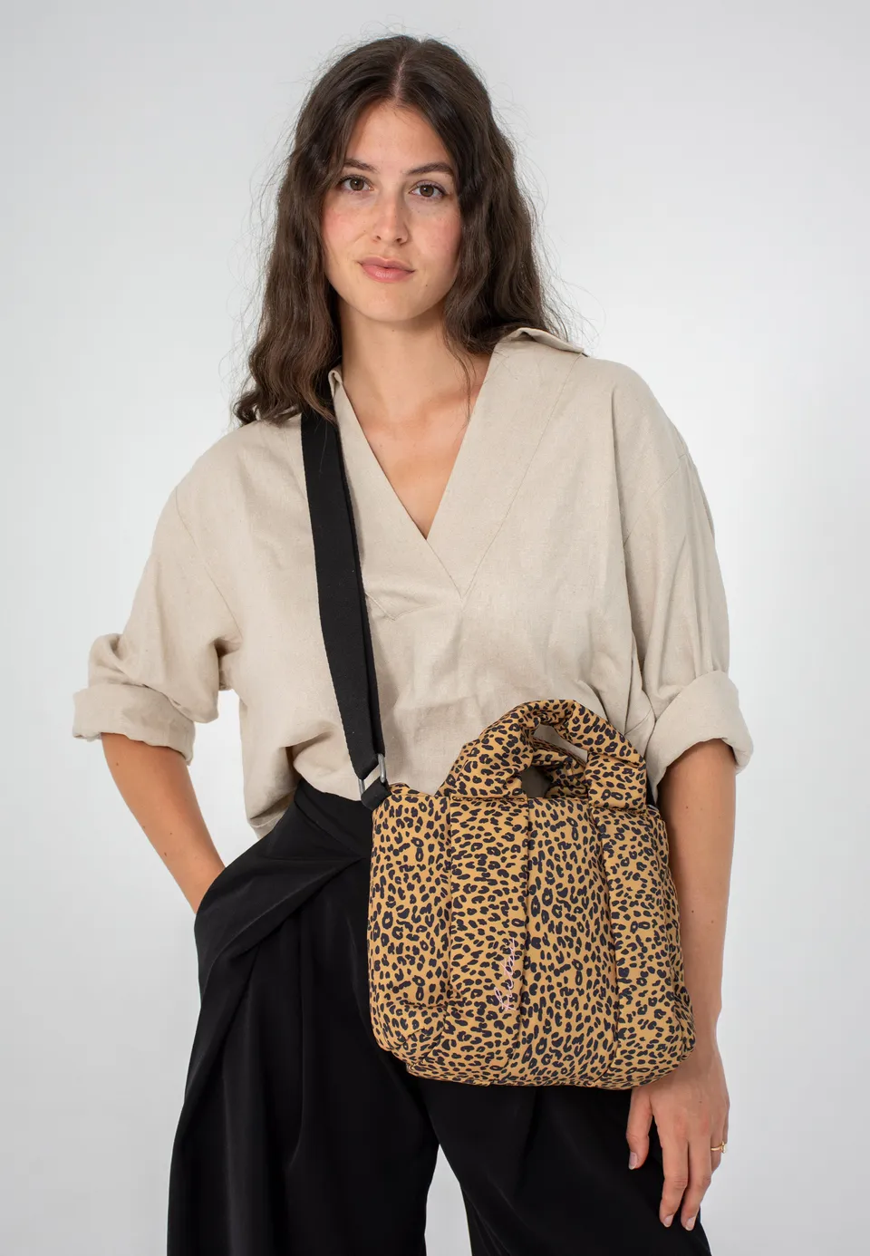 fritzi-aus-preu-en-tonnje-cross-umh-ngetasche-cheetah-mustard-black-nylon image 1