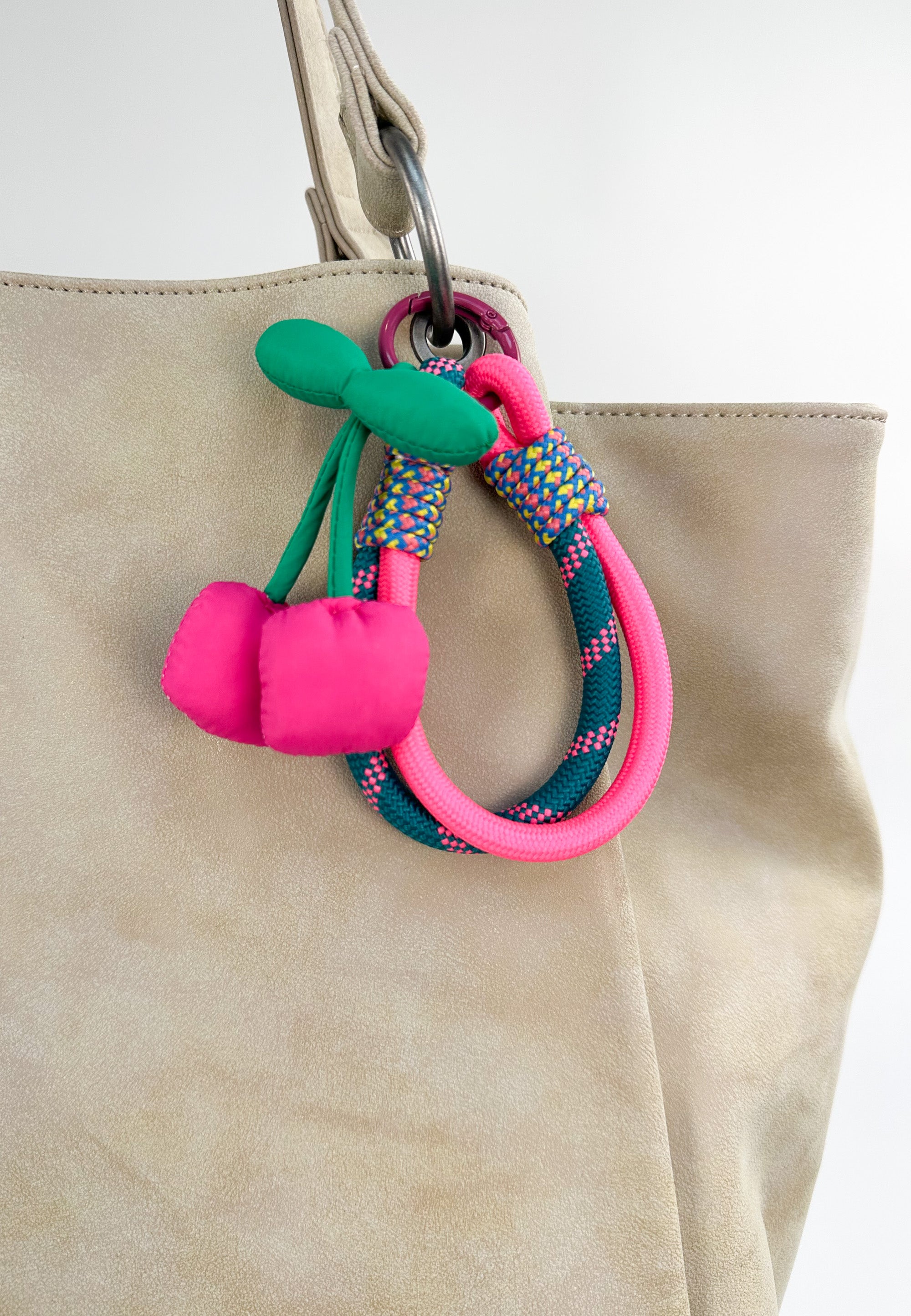 fritzi-aus-preu-en-easy-kirsch-anh-nger-bag-charm-nylon image 3