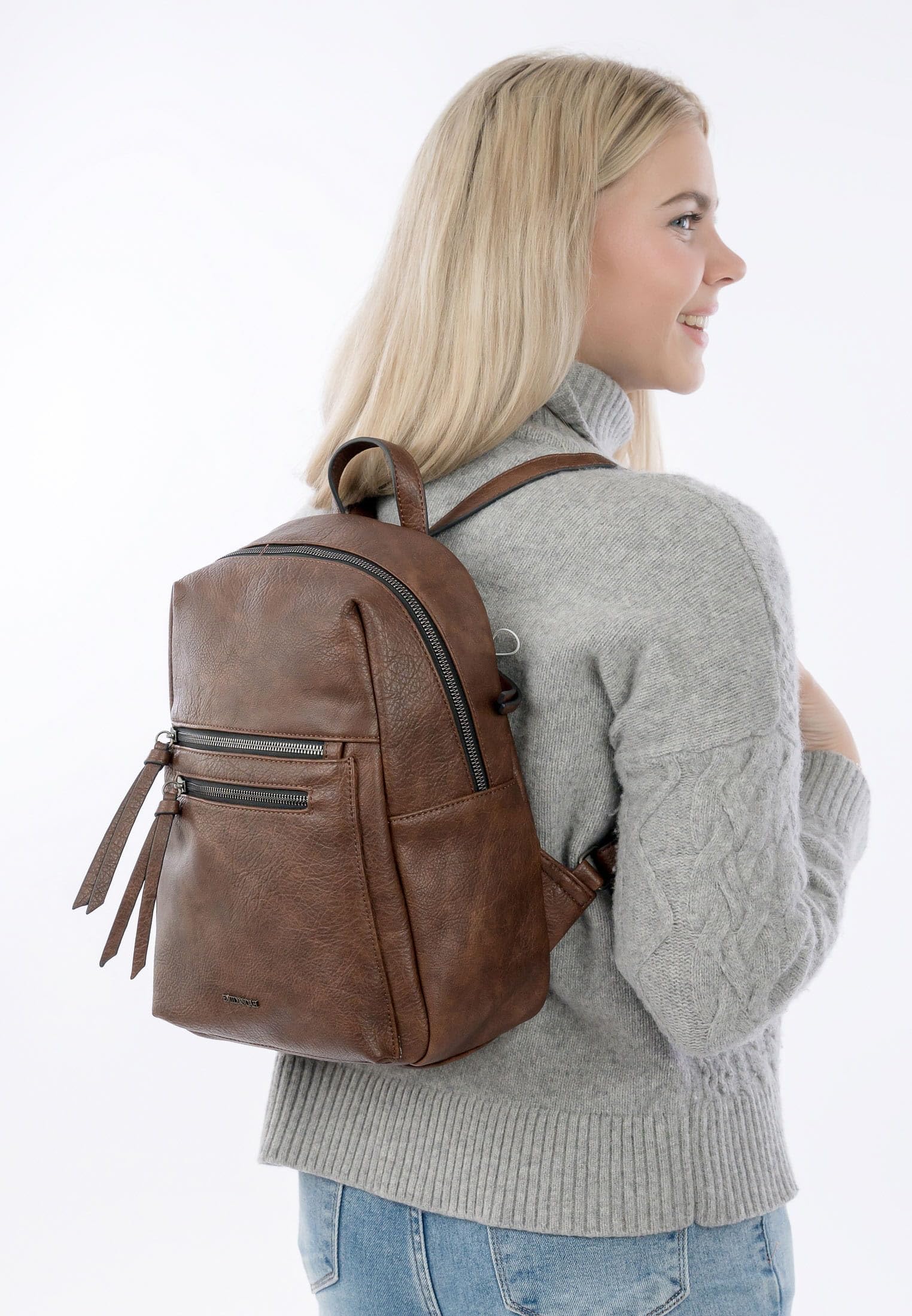 emily-noah-darleen-davina-64755-rucksack-uni-rei-fest image 4