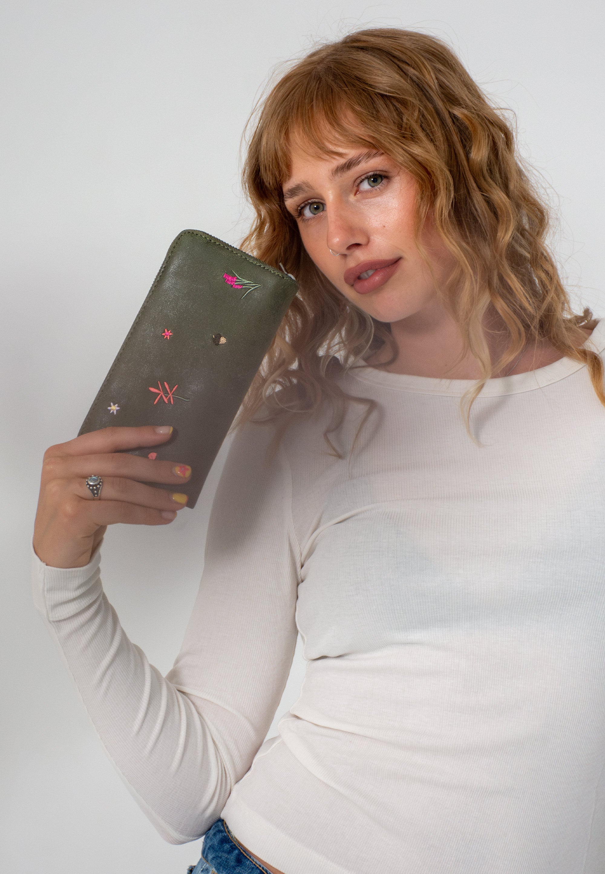 fritzi-nicole-limited-embro-bloom-geldb-rse-stickerei-vegan image 1