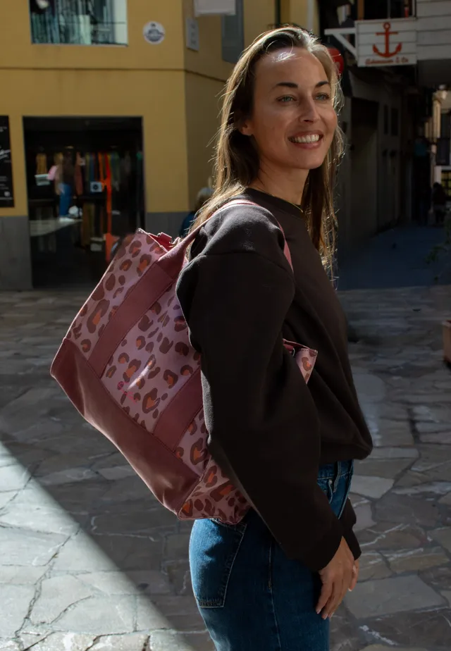 fritzi-aus-preu-en-canvas-tote-bag-leo-brick-crossbody image 1