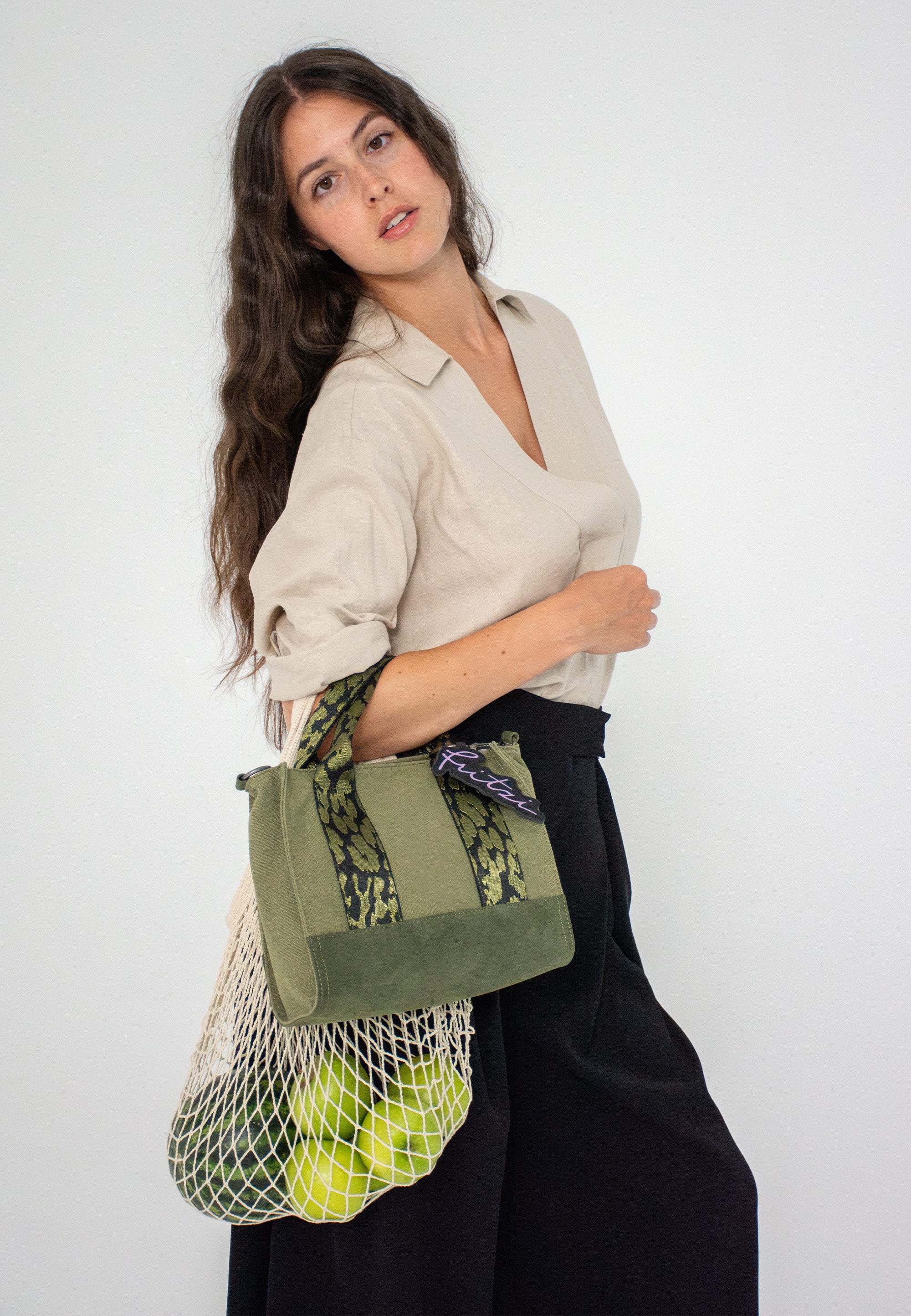 fritzi-aus-preu-en-izzy09-limited-happy-leo-umh-ngetasche-olive-leo-print image 3