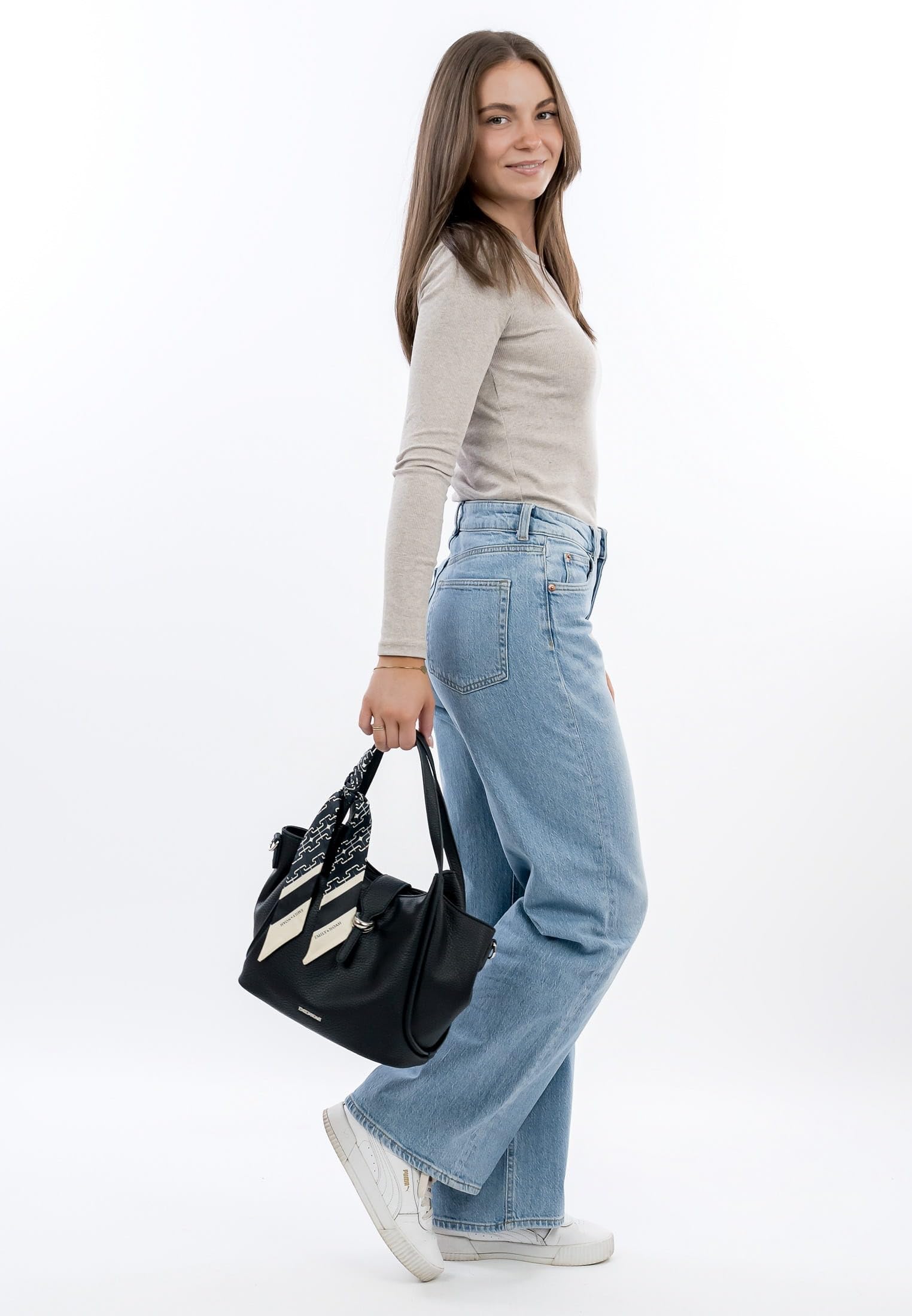 emily-noah-hasina-65264-shopper-blue-uni image 2