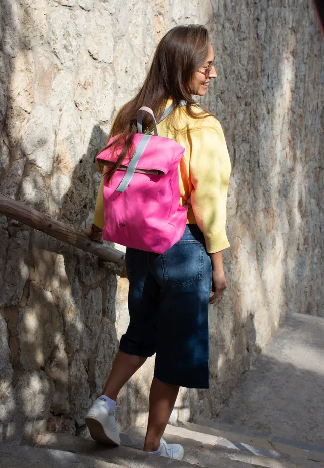 fritzi-aus-preu-en-izzy03-rucksack-canvas-neon-pink-vegan image 1