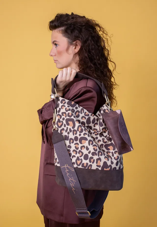 fritzi-aus-preu-en-izzy07-limited-leo-camel-hobo-schultertasche-vegan image 1