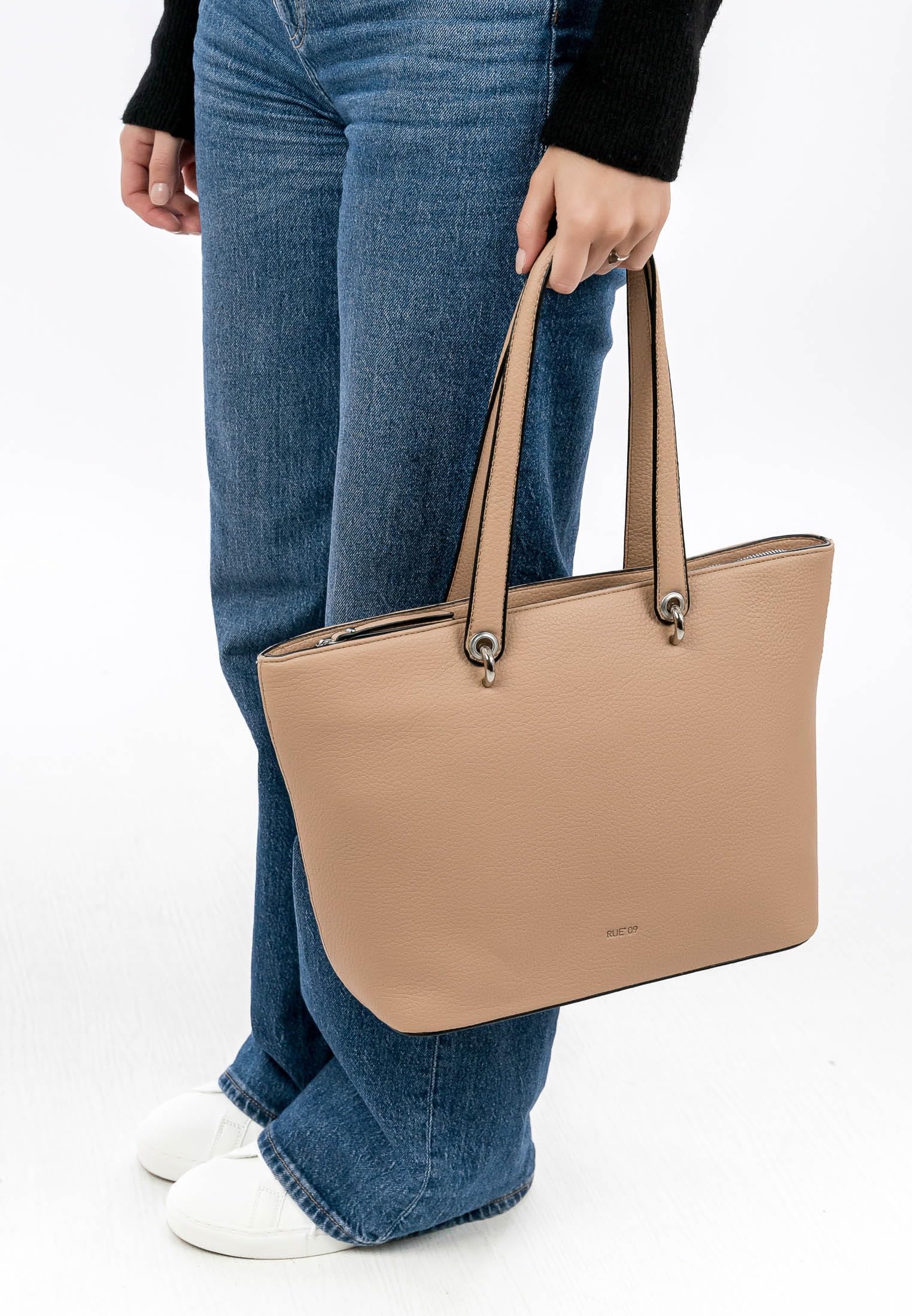 emily-noah-drancy-rue-09-1530-shopper-sahara-uni image 4