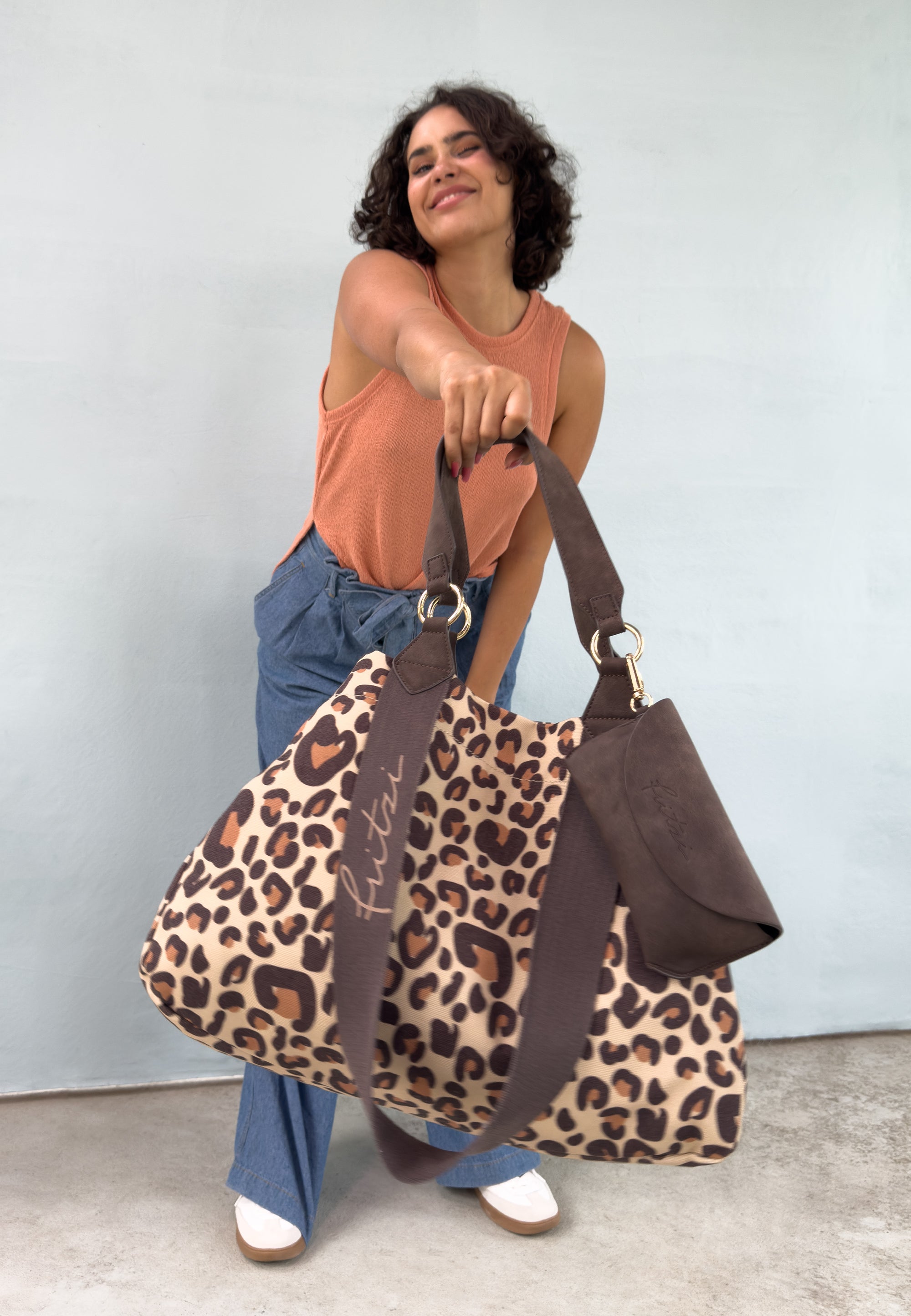 fritzi-aus-preu-en-izzy-medium-shopper-limited-leo-camel-vegan image 1
