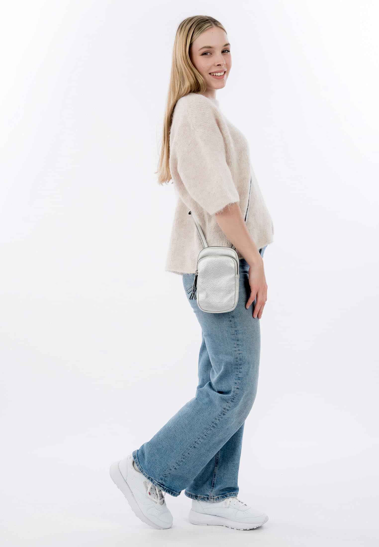 emily-noah-emma-62485-handyetui-shiny-silver-mit-umh-ngeriemen image 2