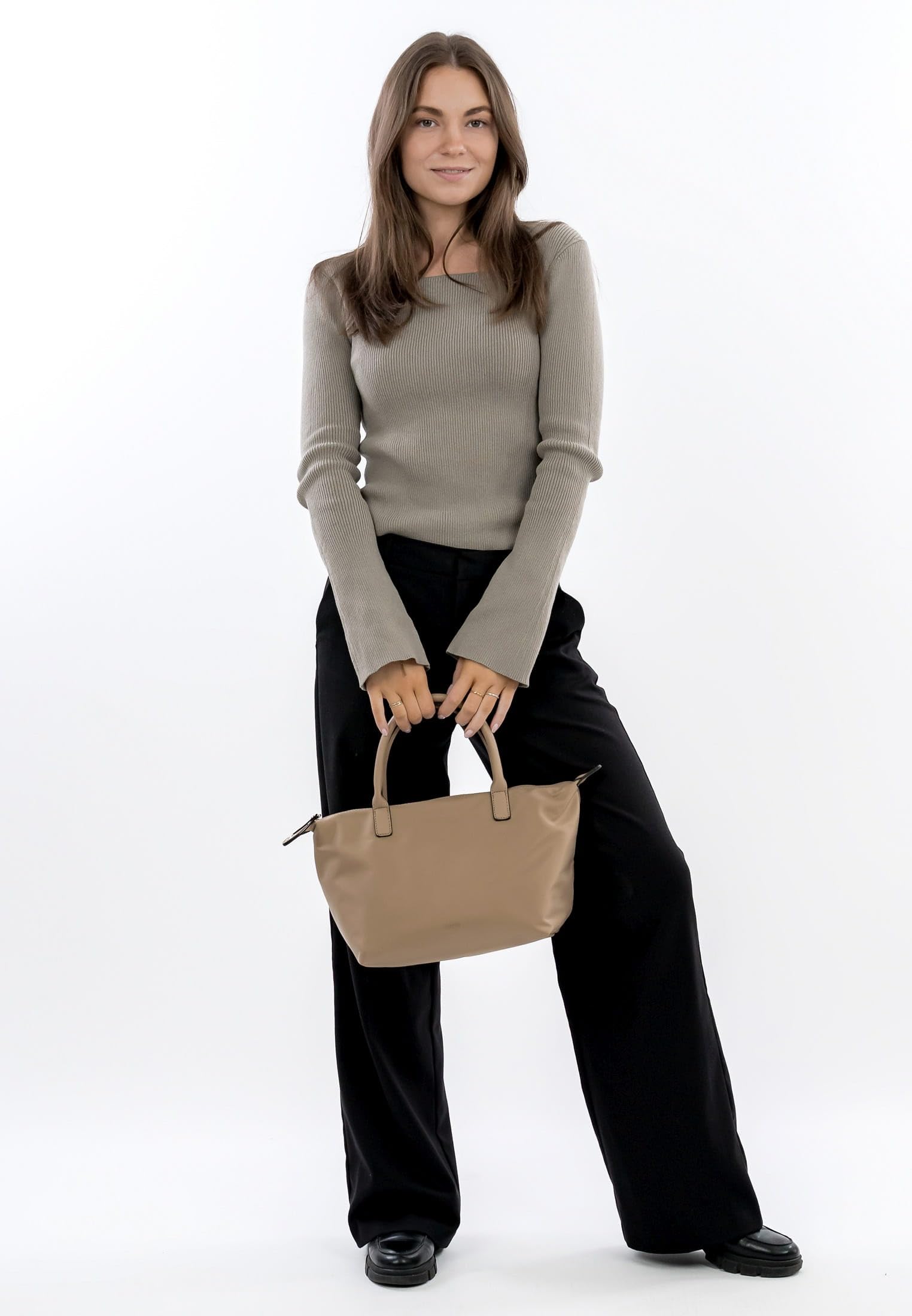 emily-noah-colmar-rue-09-1521-shopper-sand-uni image 2