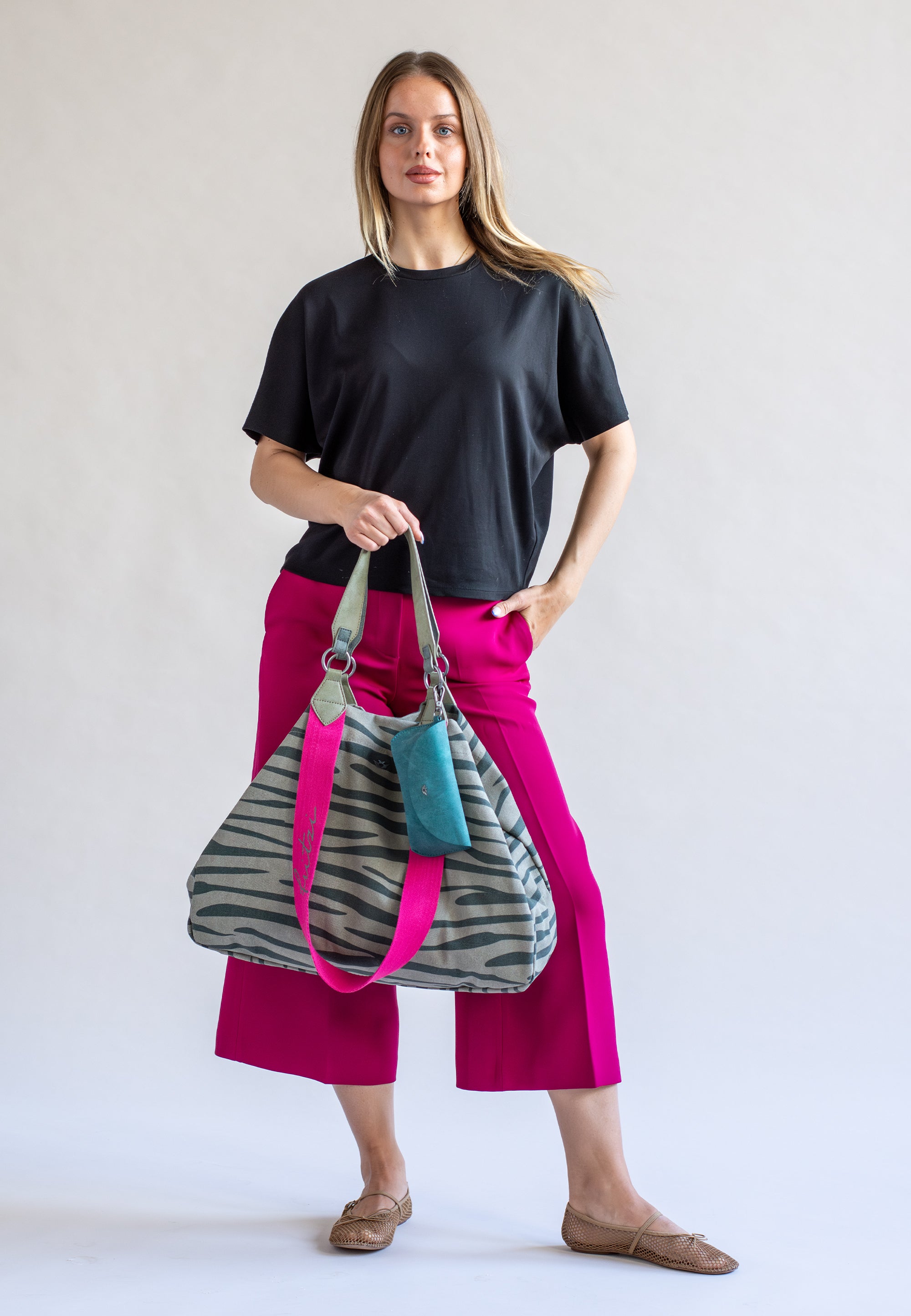 fritzi-aus-preu-en-izzy-zebra-wild-shopper-aus-canvas image 3
