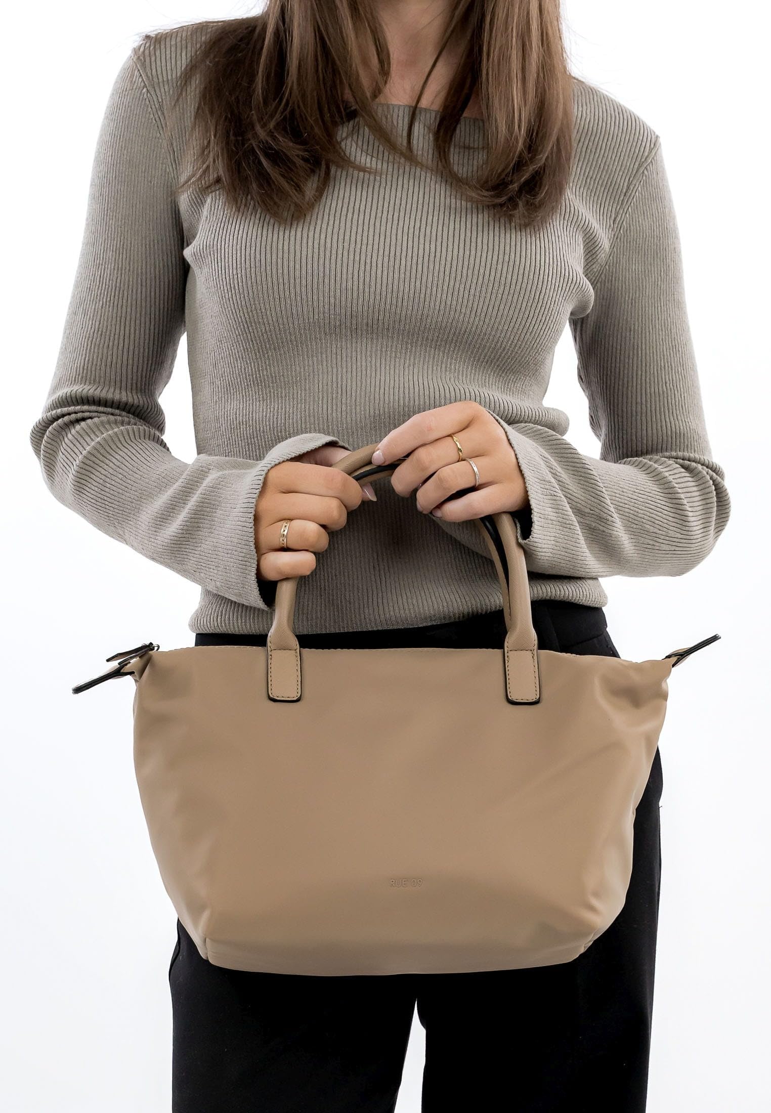 emily-noah-colmar-rue-09-1521-shopper-sand-uni image 4