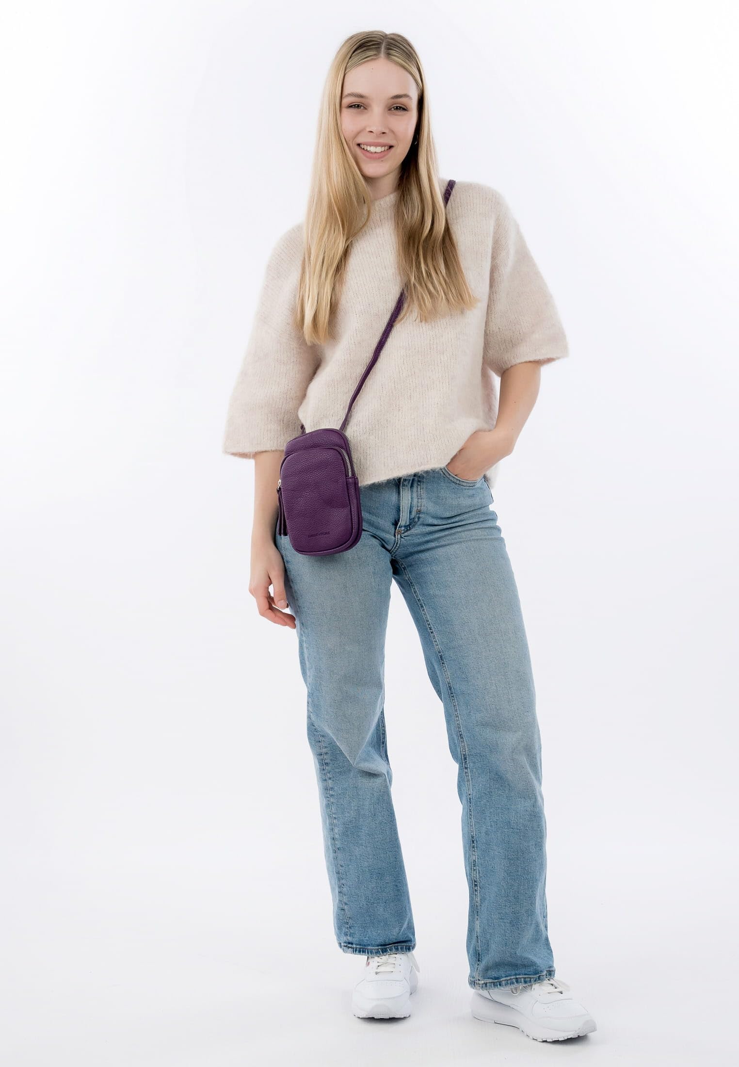 emily-noah-emma-62485-handyetui-uni-mit-riemen image 2