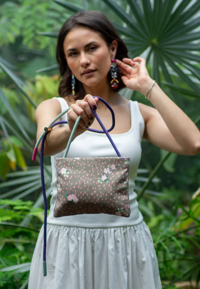fritzi-aus-preu-en-me-limited-jungle-mini-tasche-blumen-print image 1