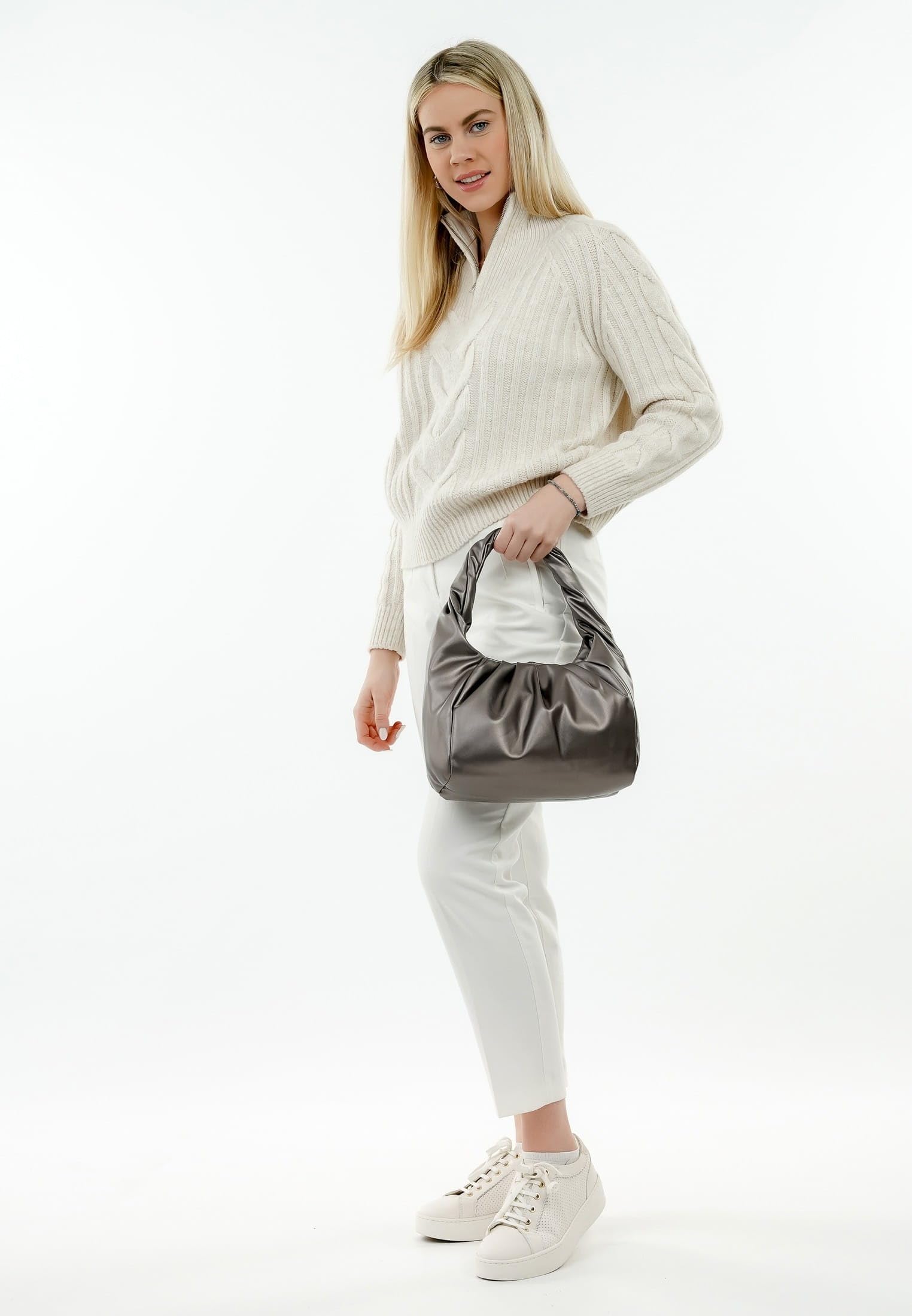 emily-noah-toulon-rue-09-1240-beutel-darksilver-vegan image 2