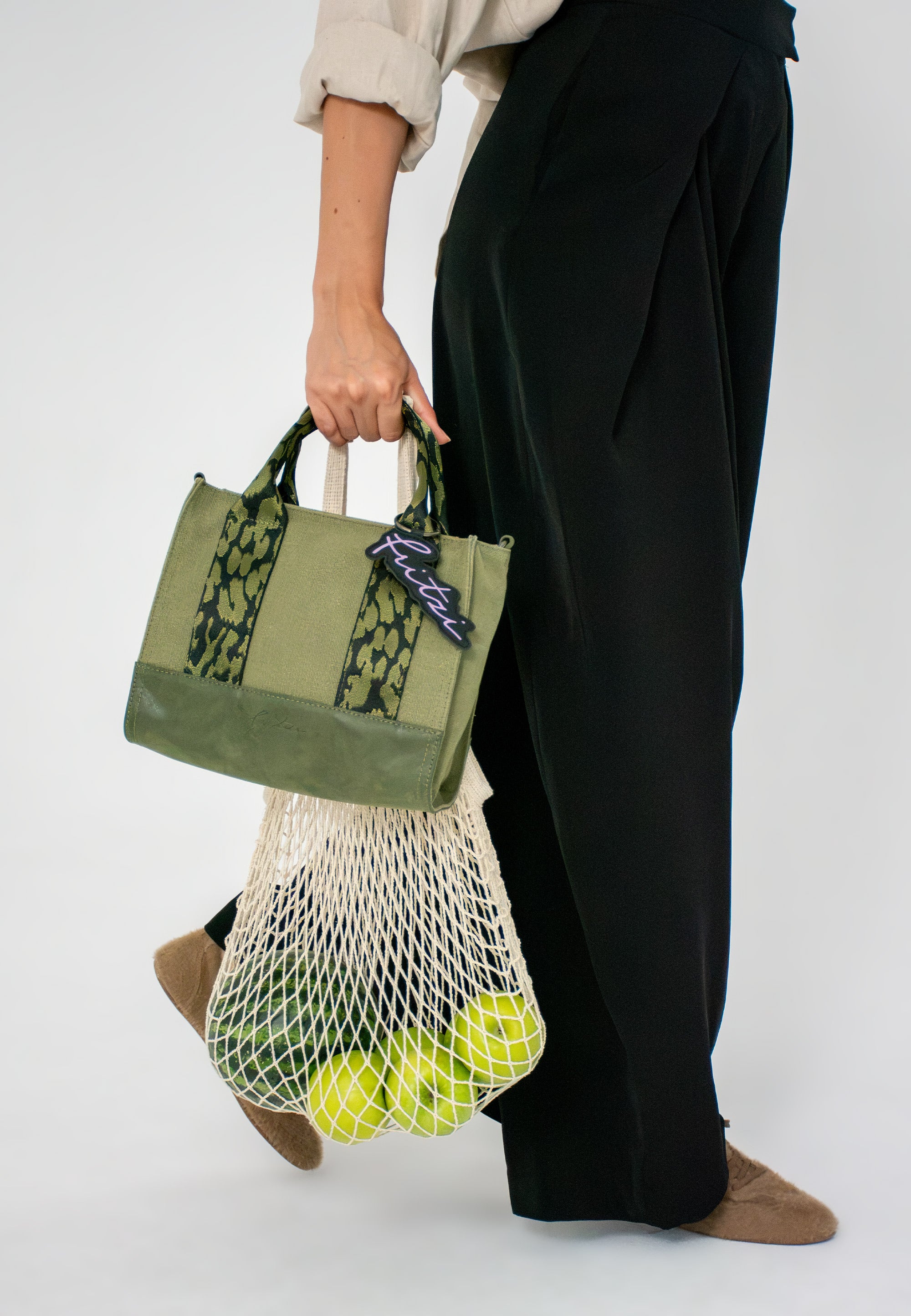fritzi-aus-preu-en-izzy09-limited-happy-leo-umh-ngetasche-olive-leo-print image 4