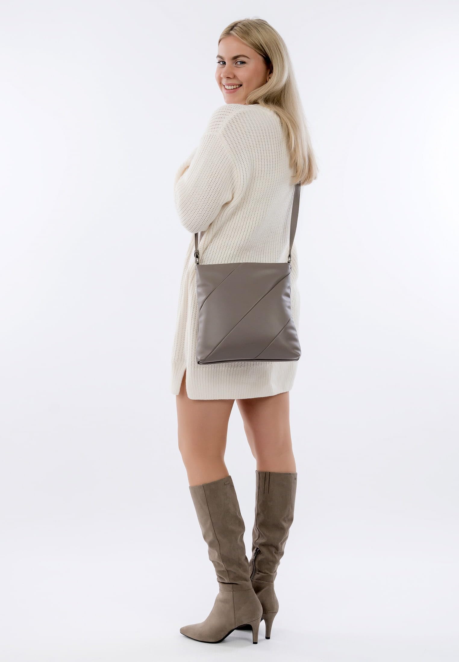 emily-noah-arles-rue-09-1421-umh-ngetasche-uni image 2