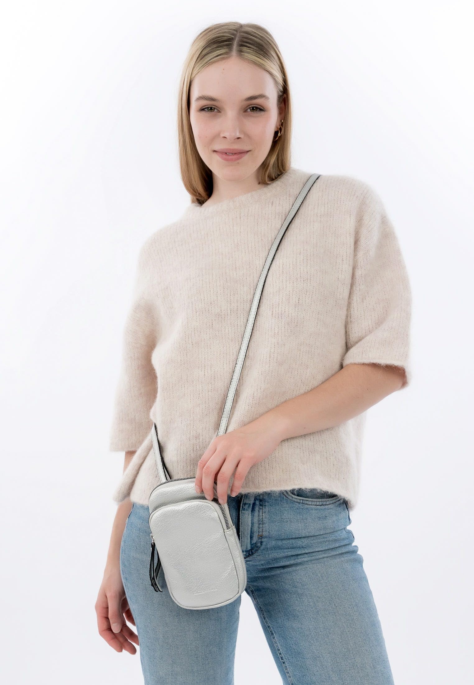 emily-noah-emma-62485-handyetui-shiny-silver-mit-umh-ngeriemen image 4